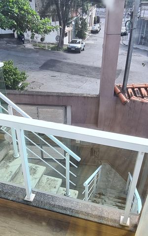 Casa à venda com 405m², 4 quartos e 6 vagas Casa à venda com 405m², 4 quartos e 6 vagasEntrada