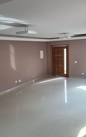 Casa à venda com 405m², 4 quartos e 6 vagas Casa à venda com 405m², 4 quartos e 6 vagasSala