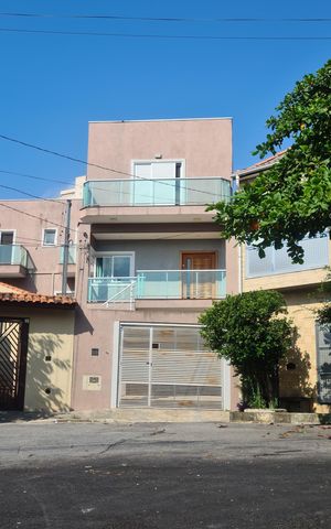 Casa à venda com 405m², 4 quartos e 6 vagas Casa à venda com 405m², 4 quartos e 6 vagasFachada