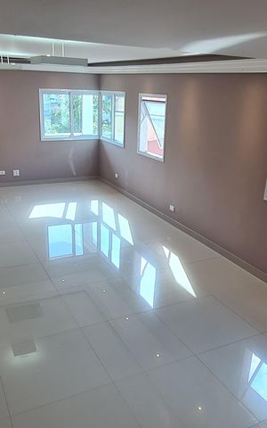 Casa à venda com 405m², 4 quartos e 6 vagas Casa à venda com 405m², 4 quartos e 6 vagasSala