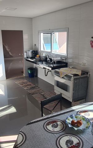 Casa à venda com 405m², 4 quartos e 6 vagas Casa à venda com 405m², 4 quartos e 6 vagasCozinha