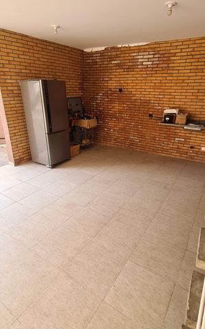 Casa à venda com 405m², 4 quartos e 6 vagas Casa à venda com 405m², 4 quartos e 6 vagasÁrea Externa