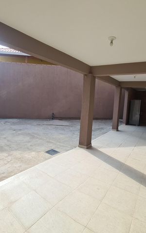 Casa à venda com 405m², 4 quartos e 6 vagas Casa à venda com 405m², 4 quartos e 6 vagasÁrea Externa