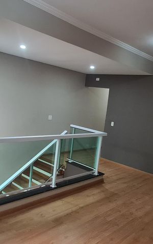 Casa à venda com 405m², 4 quartos e 6 vagas Casa à venda com 405m², 4 quartos e 6 vagasCorredor