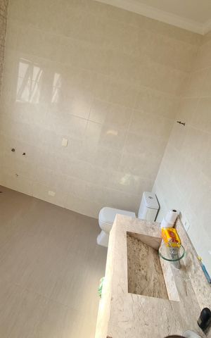 Casa à venda com 405m², 4 quartos e 6 vagas Casa à venda com 405m², 4 quartos e 6 vagasBanheiro 2