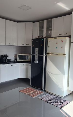 Casa à venda com 405m², 4 quartos e 6 vagas Casa à venda com 405m², 4 quartos e 6 vagasCozinha