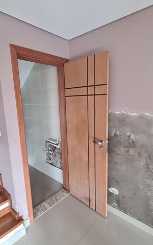 Casa à venda com 405m², 4 quartos e 6 vagas Casa à venda com 405m², 4 quartos e 6 vagasLavabo