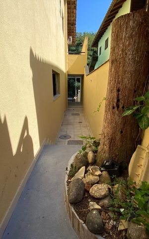 Casa de condomínio para alugar com 330m², 5 quartos e 2 vagas Casa de condomínio para alugar com 330m², 5 quartos e 2 vagasCorredor Lateral