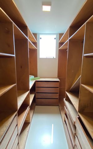 Casa de condomínio para alugar com 330m², 5 quartos e 2 vagas Casa de condomínio para alugar com 330m², 5 quartos e 2 vagasCloset Suíte 2