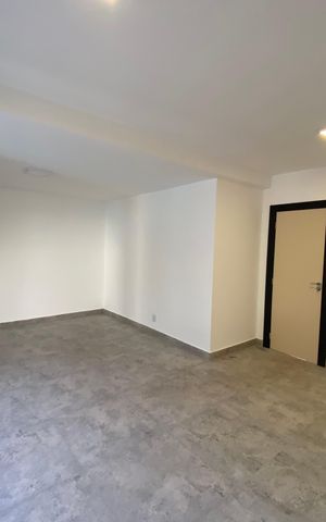 Casa de condomínio para alugar com 330m², 5 quartos e 2 vagas Casa de condomínio para alugar com 330m², 5 quartos e 2 vagasSala