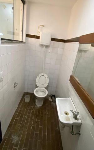 Casa de condomínio para alugar com 330m², 5 quartos e 2 vagas Casa de condomínio para alugar com 330m², 5 quartos e 2 vagasBanheiro - Serviço
