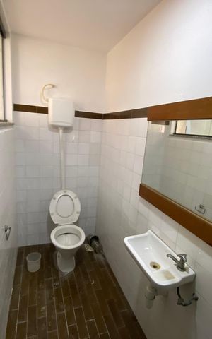 Casa de condomínio para alugar com 330m², 5 quartos e 2 vagas Casa de condomínio para alugar com 330m², 5 quartos e 2 vagasBanheiro - Serviço