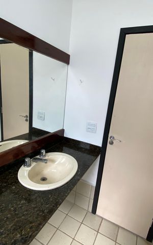 Casa de condomínio para alugar com 330m², 5 quartos e 2 vagas Casa de condomínio para alugar com 330m², 5 quartos e 2 vagasBanheiro Suíte 1
