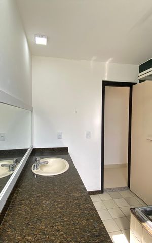 Casa de condomínio para alugar com 330m², 5 quartos e 2 vagas Casa de condomínio para alugar com 330m², 5 quartos e 2 vagasBanheiro Social