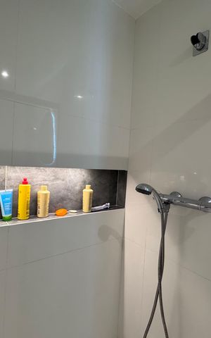 Apartamento à venda com 180m², 5 quartos e 2 vagas Apartamento à venda com 180m², 5 quartos e 2 vagasBanheiro Social