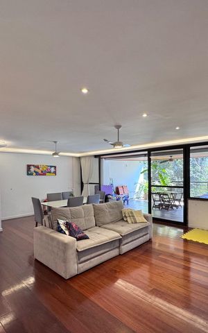 Apartamento à venda com 180m², 5 quartos e 2 vagas Apartamento à venda com 180m², 5 quartos e 2 vagasSala
