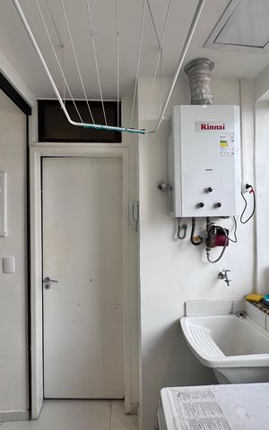 Apartamento à venda com 180m², 5 quartos e 2 vagas Apartamento à venda com 180m², 5 quartos e 2 vagasCozinha e Área de Serviço