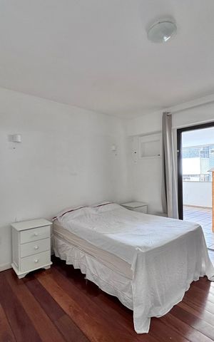 Apartamento à venda com 180m², 5 quartos e 2 vagas Apartamento à venda com 180m², 5 quartos e 2 vagasSuíte