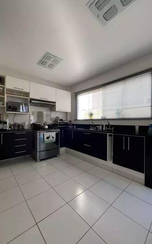 Casa à venda com 253m², 4 quartos e 3 vagas