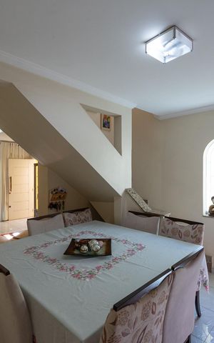 Casa à venda com 169m², 3 quartos e 2 vagas Casa à venda com 169m², 3 quartos e 2 vagasSala de Jantar