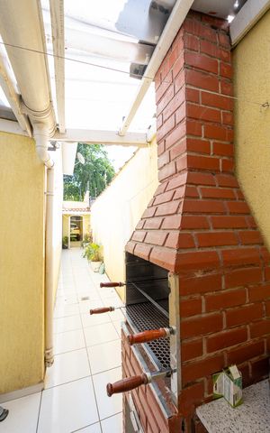 Casa à venda com 169m², 3 quartos e 2 vagas Casa à venda com 169m², 3 quartos e 2 vagasChurrasqueira