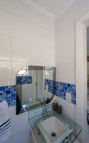 Casa à venda com 169m², 3 quartos e 2 vagas Casa à venda com 169m², 3 quartos e 2 vagasLavabo