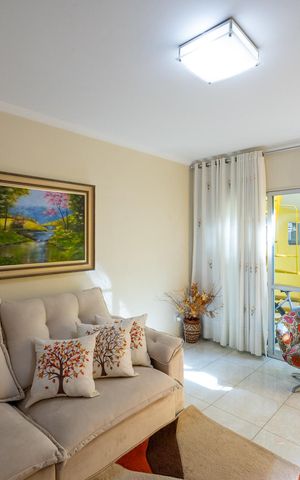 Casa à venda com 169m², 3 quartos e 2 vagas Casa à venda com 169m², 3 quartos e 2 vagasSala
