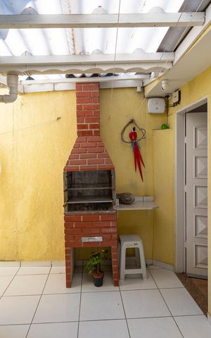 Casa à venda com 169m², 3 quartos e 2 vagas Casa à venda com 169m², 3 quartos e 2 vagasChurrasqueira