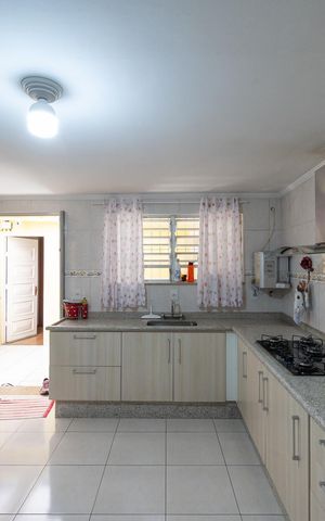 Casa à venda com 169m², 3 quartos e 2 vagas Casa à venda com 169m², 3 quartos e 2 vagasCozinha