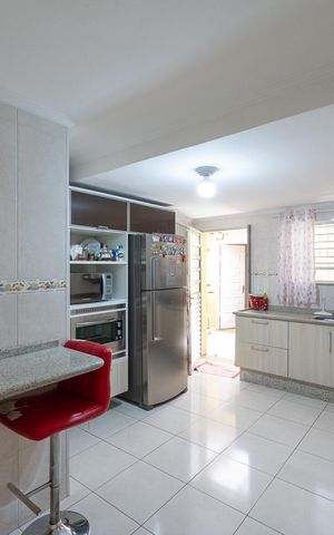 Casa à venda com 169m², 3 quartos e 2 vagas Casa à venda com 169m², 3 quartos e 2 vagasCozinha