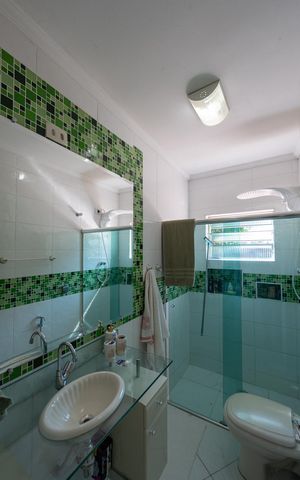 Casa à venda com 169m², 3 quartos e 2 vagas Casa à venda com 169m², 3 quartos e 2 vagasBanheiro Social