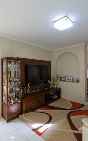 Casa à venda com 169m², 3 quartos e 2 vagas Casa à venda com 169m², 3 quartos e 2 vagasSala