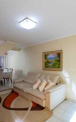 Casa à venda com 169m², 3 quartos e 2 vagas Casa à venda com 169m², 3 quartos e 2 vagasSala