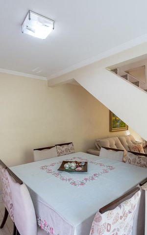 Casa à venda com 169m², 3 quartos e 2 vagas Casa à venda com 169m², 3 quartos e 2 vagasSala de Jantar