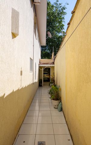 Casa à venda com 169m², 3 quartos e 2 vagas Casa à venda com 169m², 3 quartos e 2 vagasCorredor