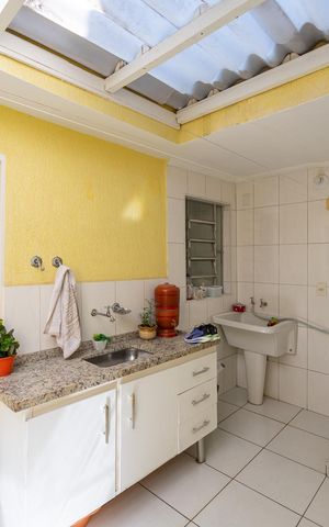 Casa à venda com 169m², 3 quartos e 2 vagas Casa à venda com 169m², 3 quartos e 2 vagasLavanderia