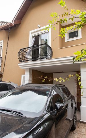 Casa à venda com 700m², 6 quartos e 7 vagas Casa à venda com 700m², 6 quartos e 7 vagasGaragem externa