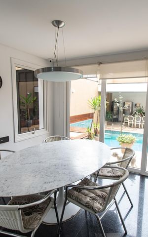 Casa à venda com 700m², 6 quartos e 7 vagas Casa à venda com 700m², 6 quartos e 7 vagasCopa