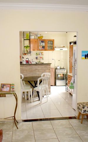 Casa para alugar com 183m², 3 quartos e 2 vagasSala