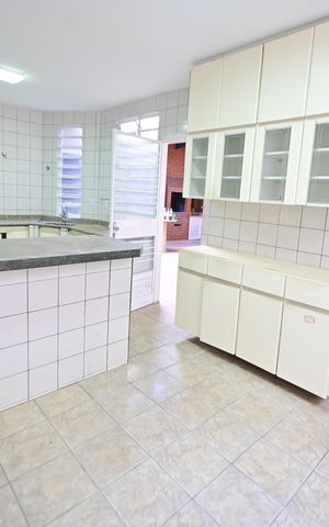 Casa para alugar com 300m², 5 quartos e 4 vagas Casa para alugar com 300m², 5 quartos e 4 vagasCopa