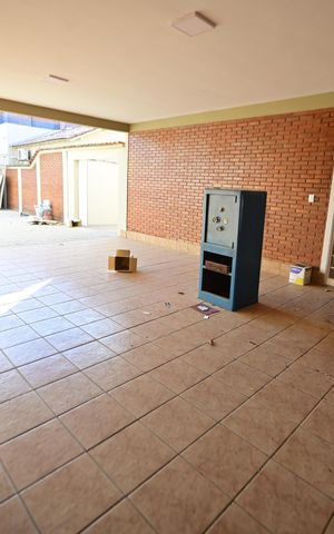 Casa para alugar com 300m², 5 quartos e 4 vagas Casa para alugar com 300m², 5 quartos e 4 vagasÁrea Externa
