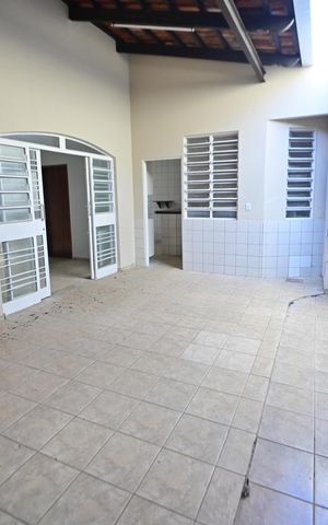 Casa para alugar com 300m², 5 quartos e 4 vagas Casa para alugar com 300m², 5 quartos e 4 vagasÁrea Externa