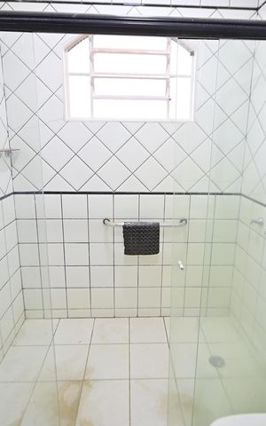 Casa para alugar com 300m², 5 quartos e 4 vagas Casa para alugar com 300m², 5 quartos e 4 vagasBanheiro