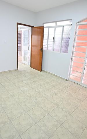 Casa para alugar com 300m², 5 quartos e 4 vagas Casa para alugar com 300m², 5 quartos e 4 vagasSala