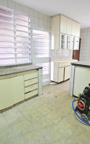 Casa para alugar com 300m², 5 quartos e 4 vagas Casa para alugar com 300m², 5 quartos e 4 vagasCozinha