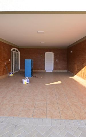 Casa para alugar com 300m², 5 quartos e 4 vagas Casa para alugar com 300m², 5 quartos e 4 vagasÁrea Externa