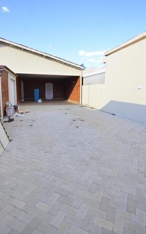 Casa para alugar com 300m², 5 quartos e 4 vagas Casa para alugar com 300m², 5 quartos e 4 vagasÁrea Externa
