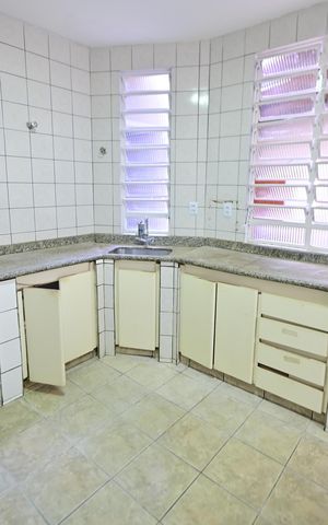 Casa para alugar com 300m², 5 quartos e 4 vagas Casa para alugar com 300m², 5 quartos e 4 vagasCozinha