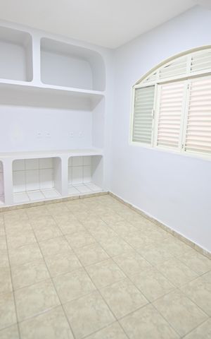 Casa para alugar com 300m², 5 quartos e 4 vagas Casa para alugar com 300m², 5 quartos e 4 vagasQuarto 2