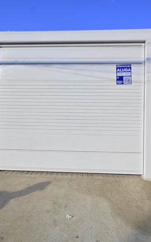 Casa para alugar com 300m², 5 quartos e 4 vagas Casa para alugar com 300m², 5 quartos e 4 vagasFachada